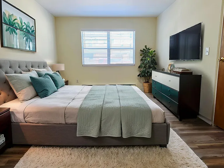 256 Belleville Ave — Photo 3