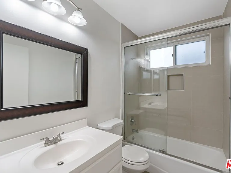1301 S Saltair Ave #2 — Photo 7