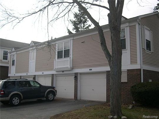 3rd image of 21112 Glen Haven Cir E #281
