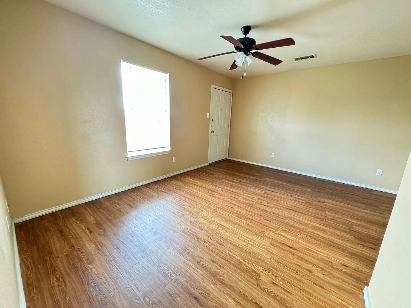 1601 Cedarhill Dr — Photo 2
