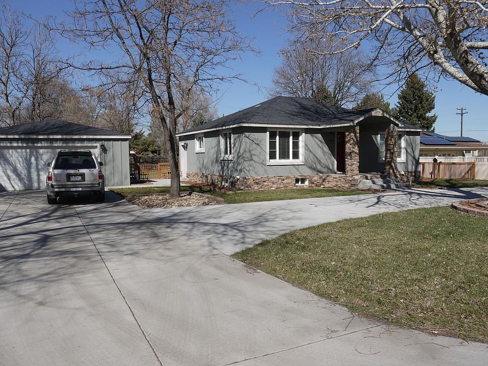 front of the house with circle drive