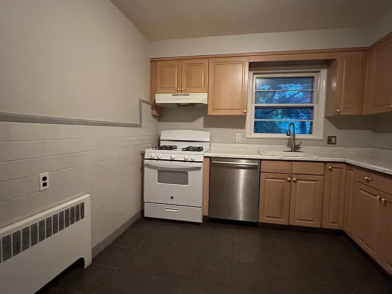 383 Jefferson Ave — Photo 6