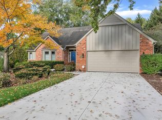 3080 Park Forest Dr, West Bloomfield, MI 48324