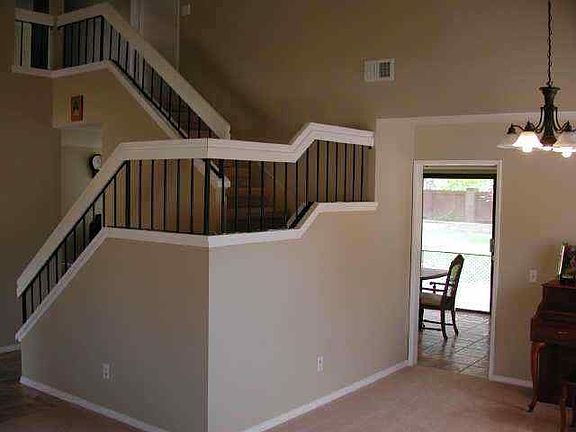 5th image of 484 Smoky Cir