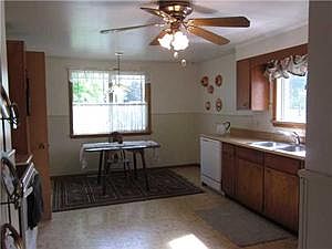 3rd image of 27 Christophel Dr