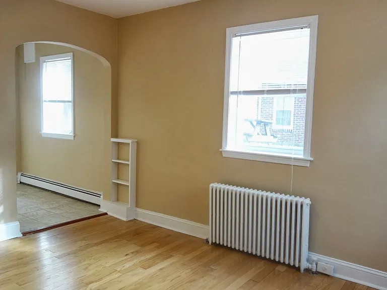 8105 Greenwood Ave — Photo 2