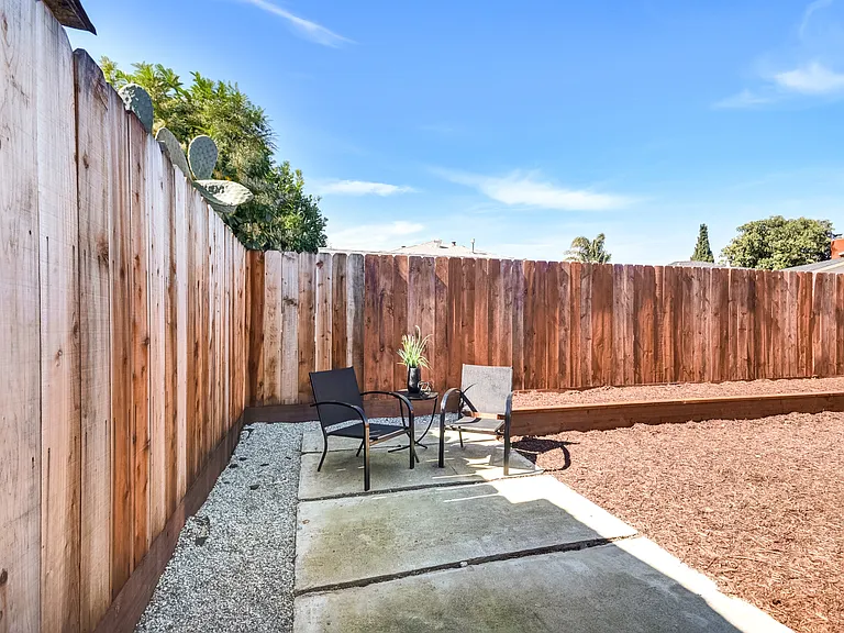 147 Wisteria Dr — Photo 32