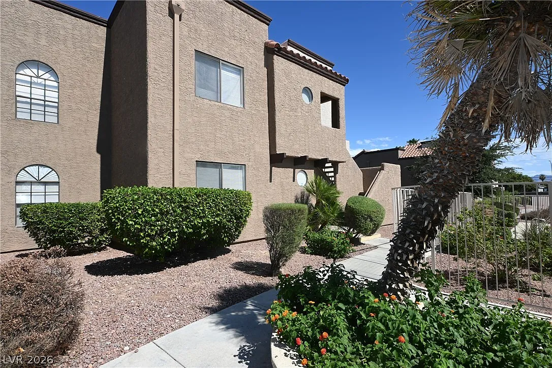 2 bed, 2.0 bath, 896 sqft, $1,250 — Photo 1