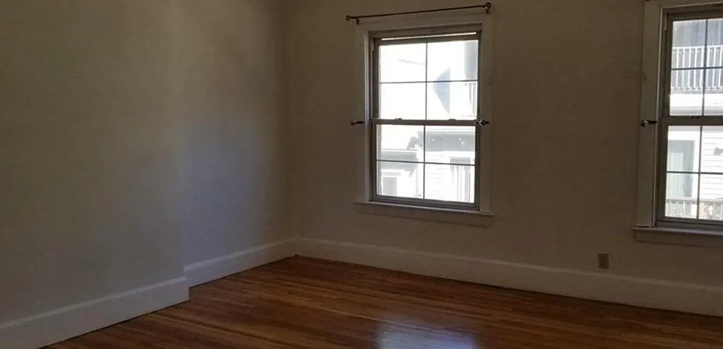 5 bed, 2.5 bath, $8,500 — Photo 2