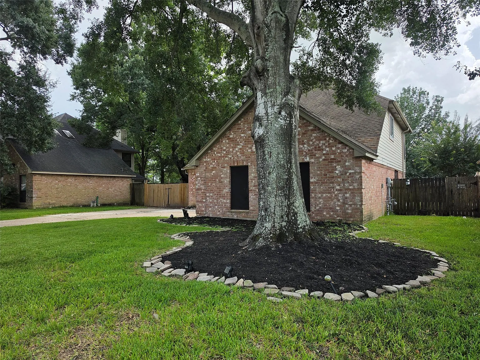 3 bed, 2.5 bath, 2350 sqft, $2,350 — Photo 4