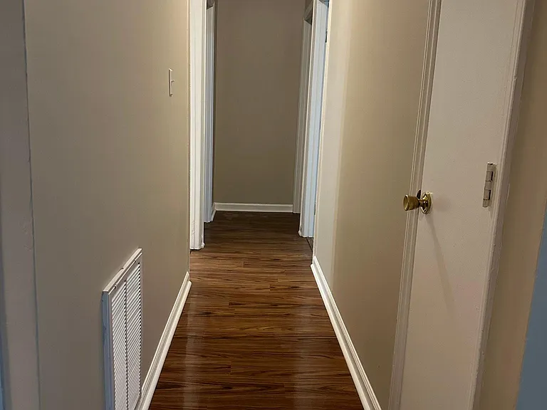 410 Savannah Ave — Photo 4