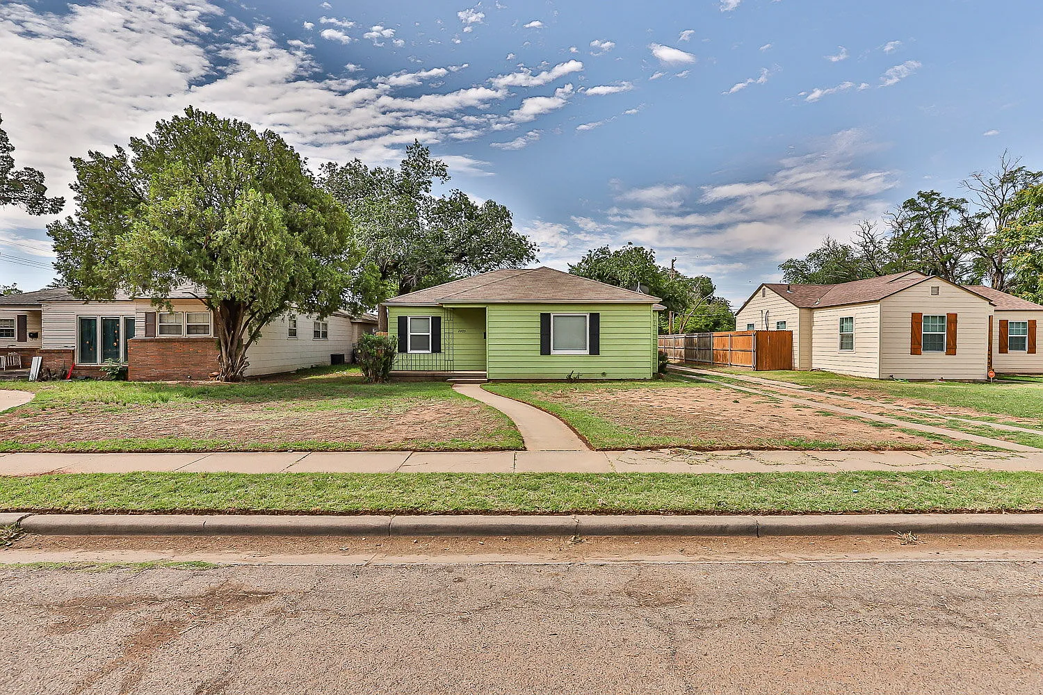 2 bed, 1.0 bath, 950 sqft, $1,100 — Photo 2