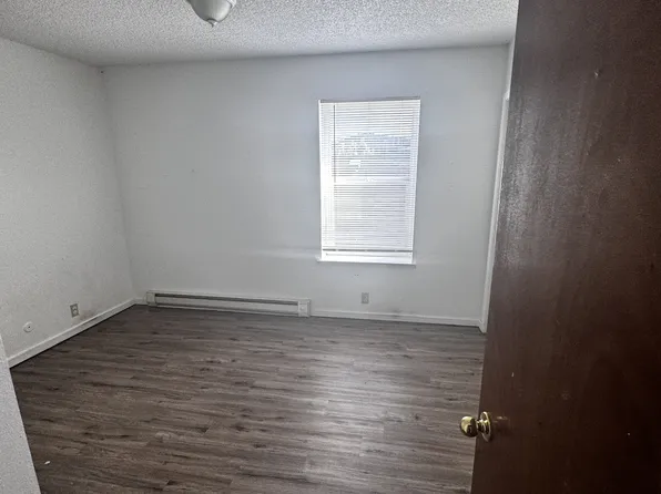 2 bed, 1.0 bath, $1,250, 290 Main St #A, Weed, CA 96094