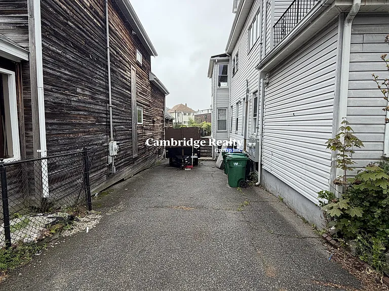 569R Main St #2R — Photo 26