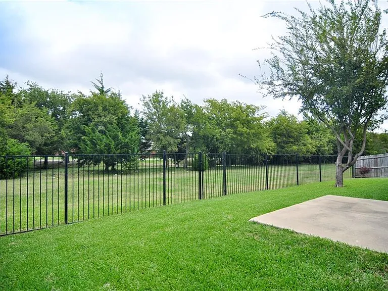 1207 Fox Trail Dr — Photo 22