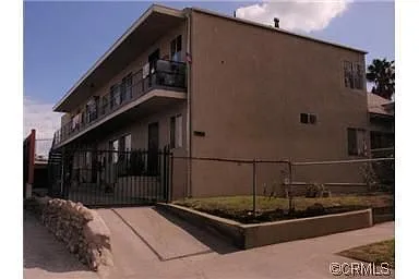 1110 S Kenmore Ave Photo 1