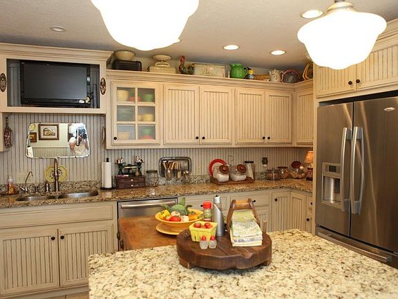 Large Isand Kitchen