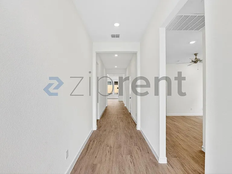 724 Demelza Dr — Photo 4