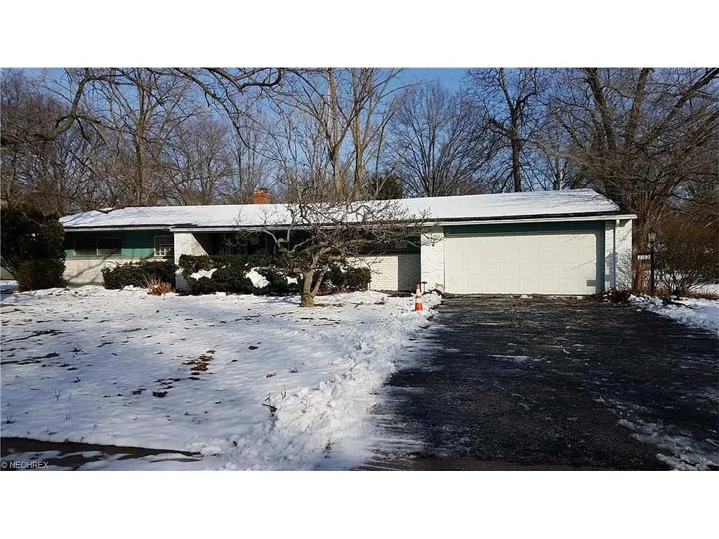 2103 Lee Blvd photo 1