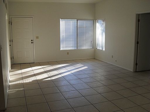 3rd image of 1330 W Placita Hojalata