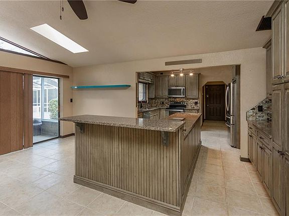 4th image of 6935 Sawgrass Dr