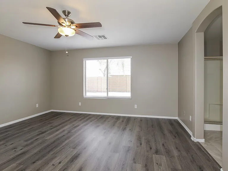 1715 W Saint Catherine Ave — Photo 9