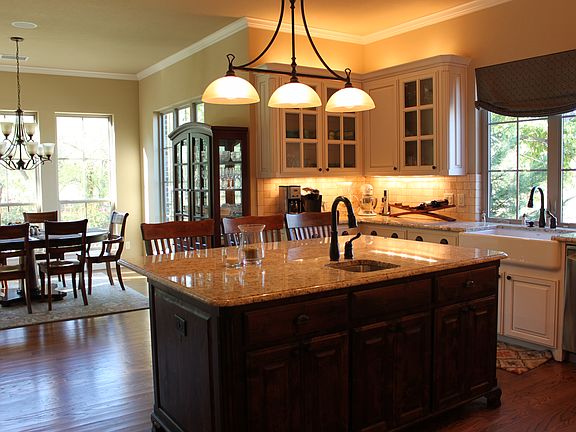 4th image of 817 Falls Creek Ct