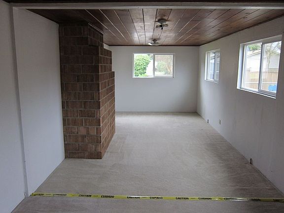 Bonus Room w/ Lots of Potential