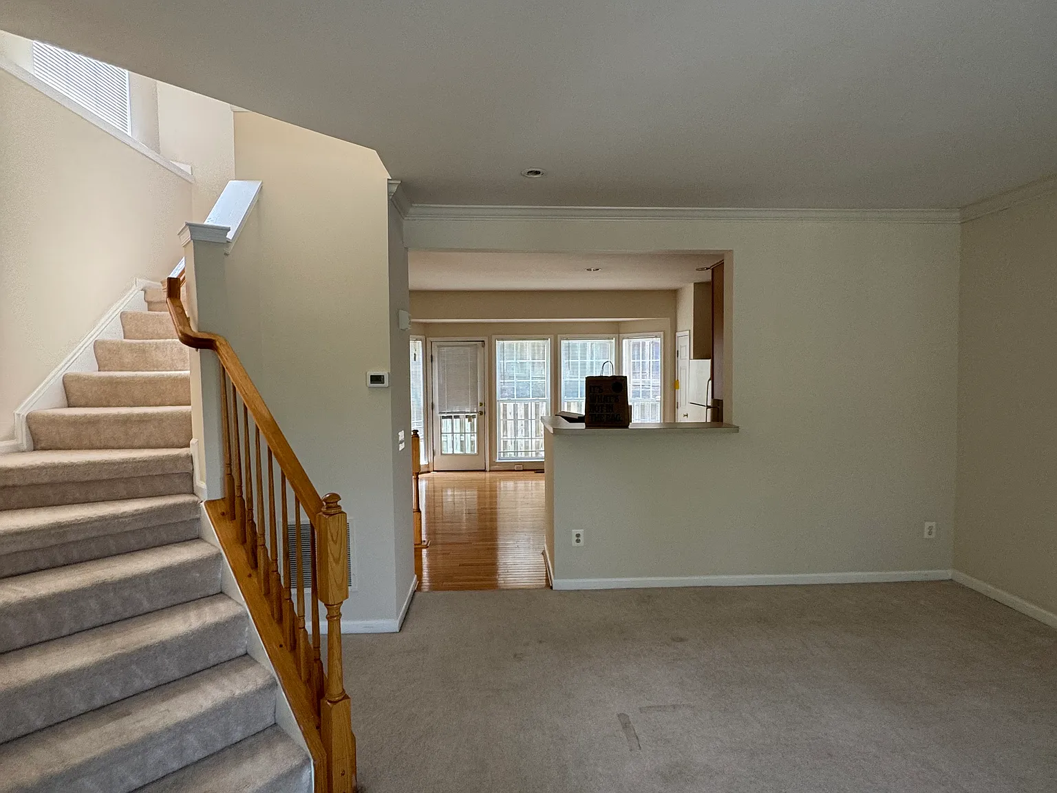 3 bed, 2.5 bath, 1996 sqft, $2,600 — Photo 4