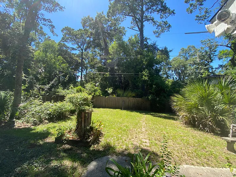 409 Edgewater Rd — Photo 11