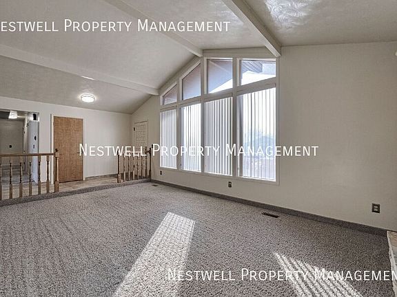 3rd image of 1826 W Lawrence Cir