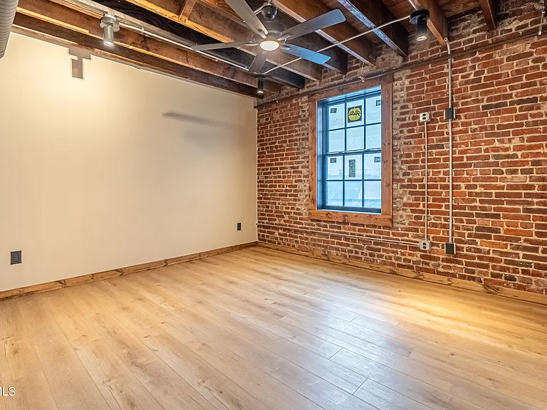 453 E Main St #400 — Photo 5
