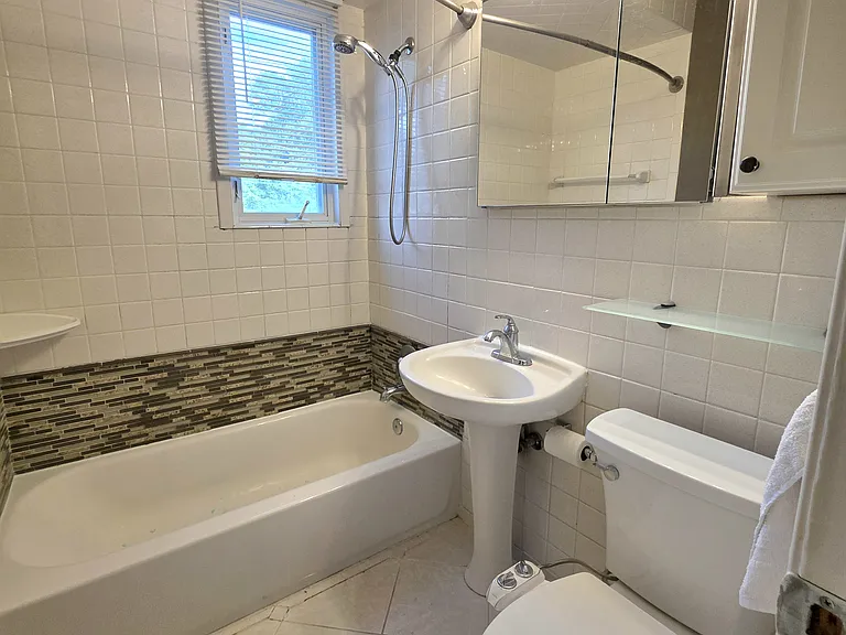 80 Caruth Ave — Photo 11