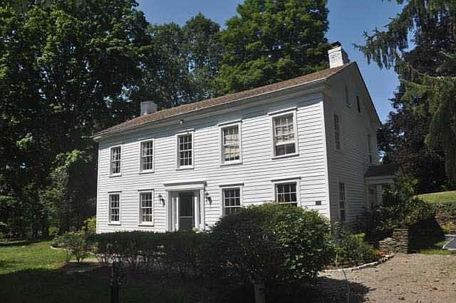 1st image of 216 Lakeshore Dr