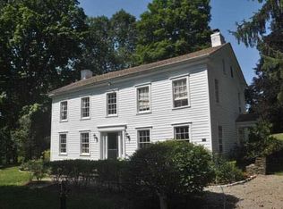 216 Lakeshore Dr, Pleasant Valley, NY 12569