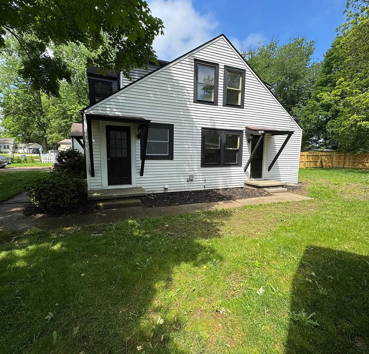 3 bed, 1050 sqft, $1,695 — Photo 1