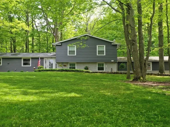 431 Somerset Dr, Chagrin Falls, OH 44022