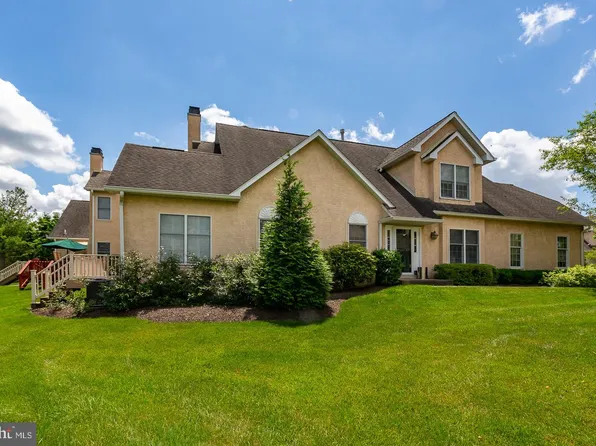 147 Sawgrass Dr, Blue Bell, PA 19422