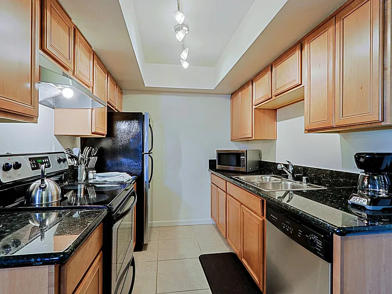 740 W Elm St #116 — Photo 4