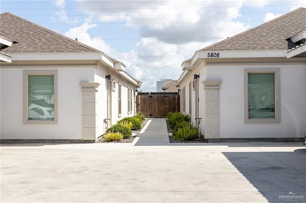 2 bed, 2.0 bath, 949 sqft, $1,150 — Photo 1