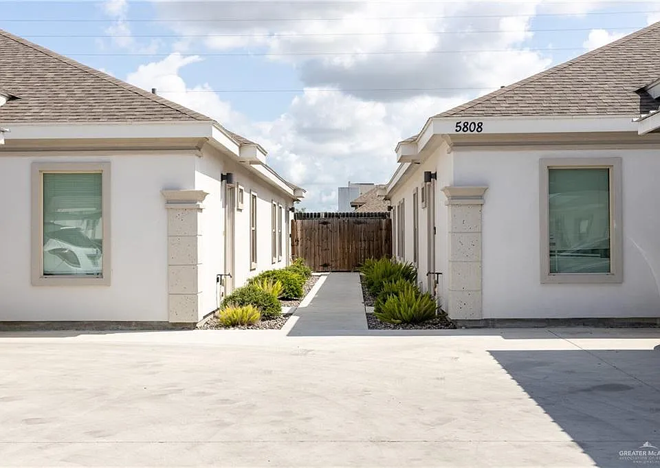 5808 Sandpiper Ave