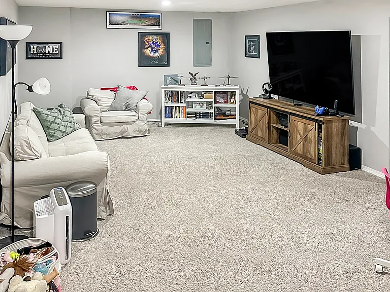 812 Victoria Ln — Photo 42