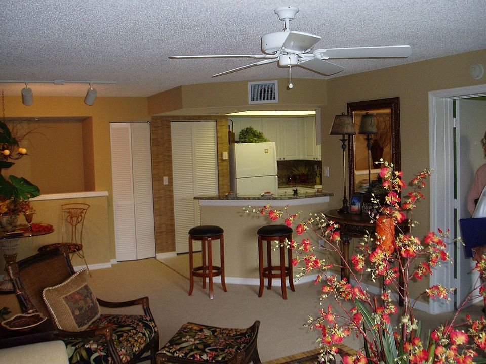 2nd image of 600 Crestwood Ct N APT 618
