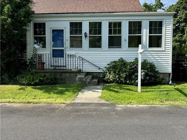 18 Kernick St, Warwick, RI 02886
