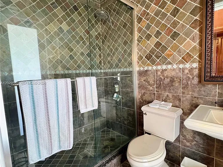 10445 Canterbury Ct — Photo 54