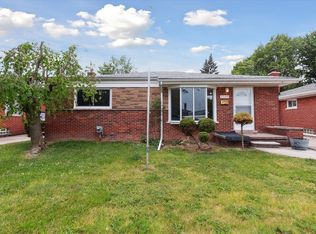 29207 Jane St, Saint Clair Shores, MI 48081