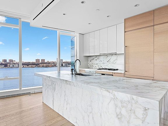 4th image of 30 Riverside Blvd #21M