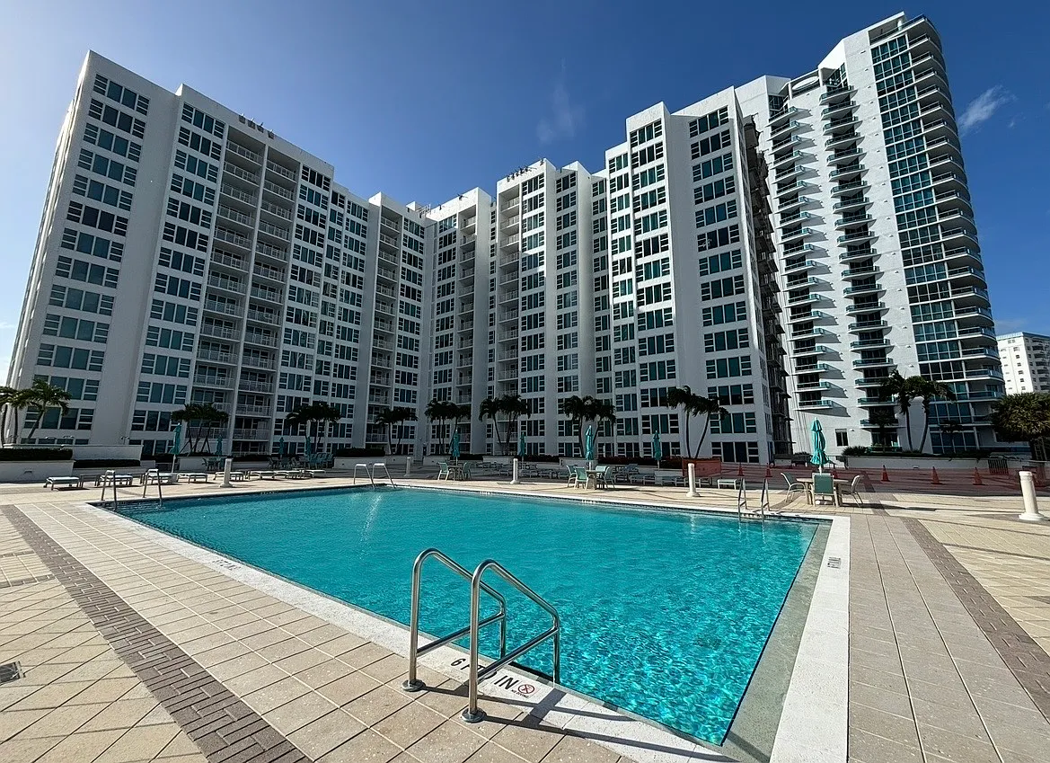 1 bed, 1.5 bath, 1116 sqft, $3,800 — Photo 4