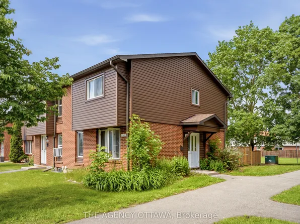 3202 Stockton Dr #85, Ottawa, ON K1T 1S1