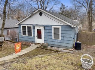 15 Jefferson Trl, Hopatcong, NJ 07843